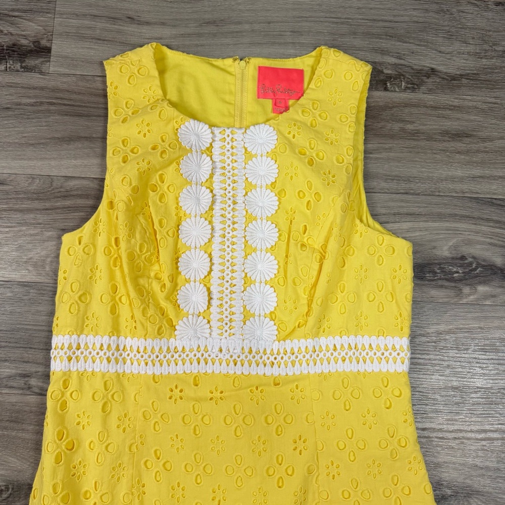 Lilly Pulitzer Railee Shift Dress in St. Tropez Yellow Floral Cross Eyelet Sz 6 - Picture 2 of 8